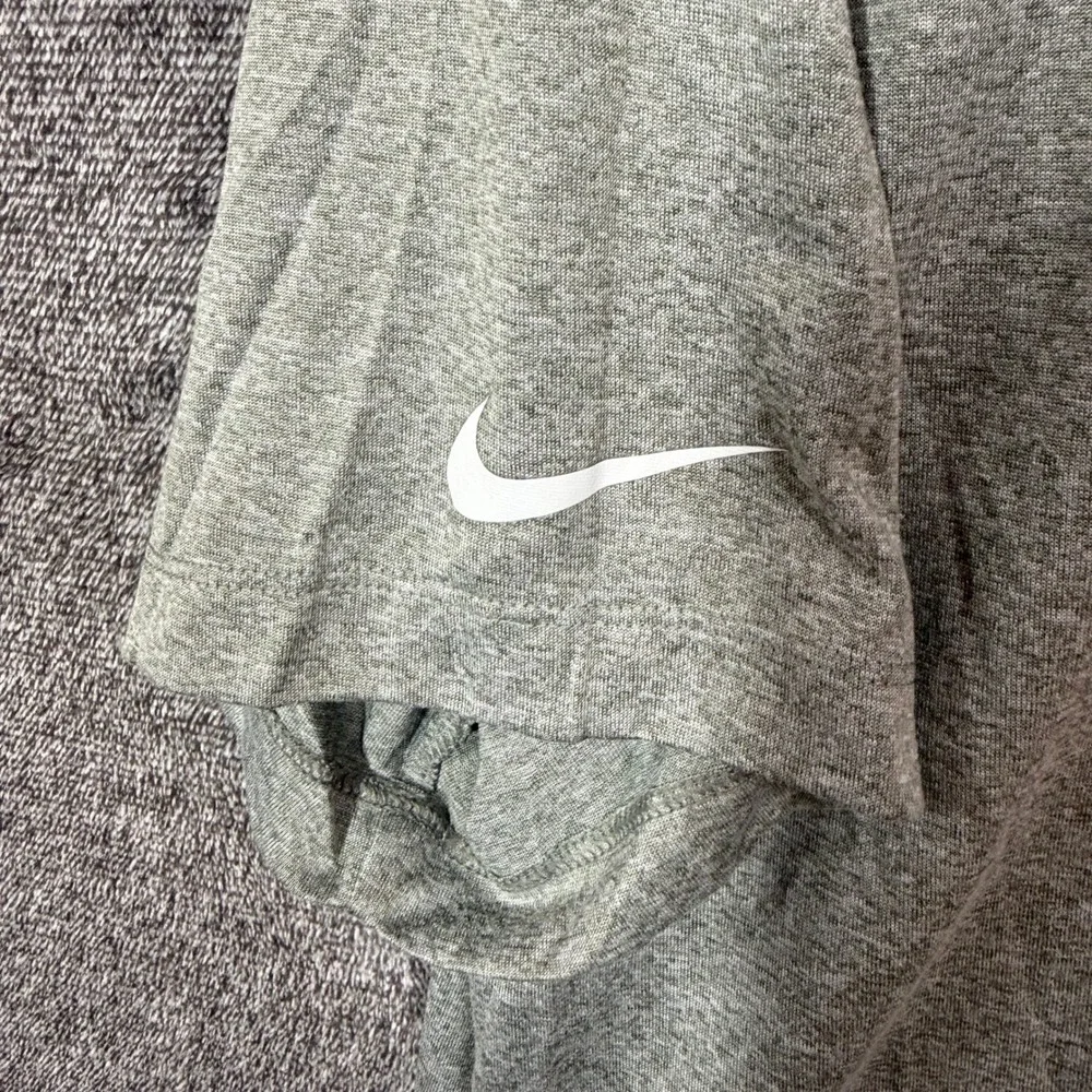 Nike Tampa Bay Buccaneers T-Shirt Mens XL Signed Dri-FIT Gray NFL Football